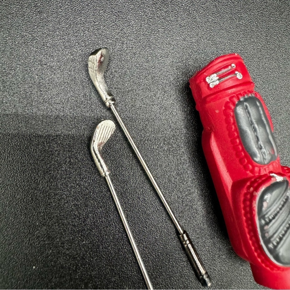 Red Miniature Golf Bag with Clubs - Picture 4 of 11